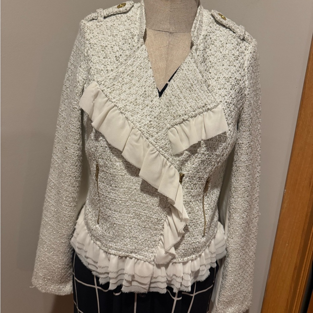 Elegant White Tweed Jacket with Ruffles
